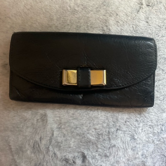 CHLOE BLACK WALLET WITH GOLD BOW DETAIL ON FRONT PRE LOVED - Picture 13 of 16